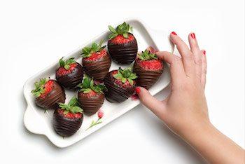 how long do chocolate strawberries last feature