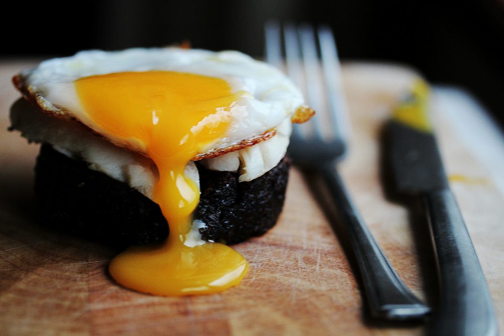 https://www.berries.com/blog/wp content/uploads///black pudding and egg