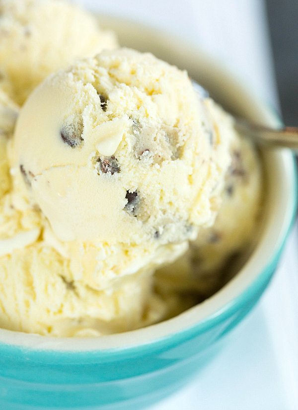 https://www.berries.com/blog/wp content/uploads///chocolate chip cookie dough ice cream