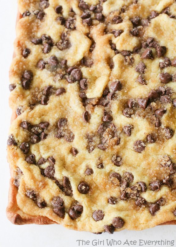 https://www.berries.com/blog/wp content/uploads///chocolate chip cookie pizza slab