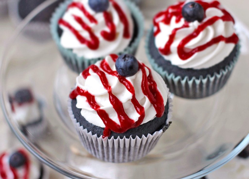 https://www.berries.com/blog/wp content/uploads///Blue Velvet Cupcakes