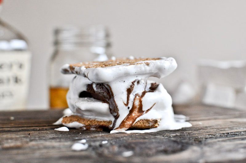 https://www.berries.com/blog/wp content/uploads///bourbon marshmallow smores with bacon