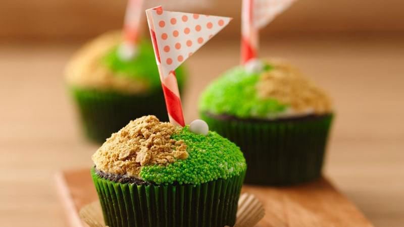 https://www.berries.com/blog/wp content/uploads///hole in one fathers day cupcakes