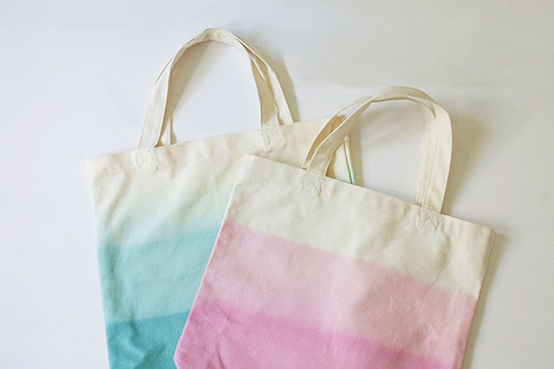 https://www.berries.com/blog/wp content/uploads///dip dyed canvas tote