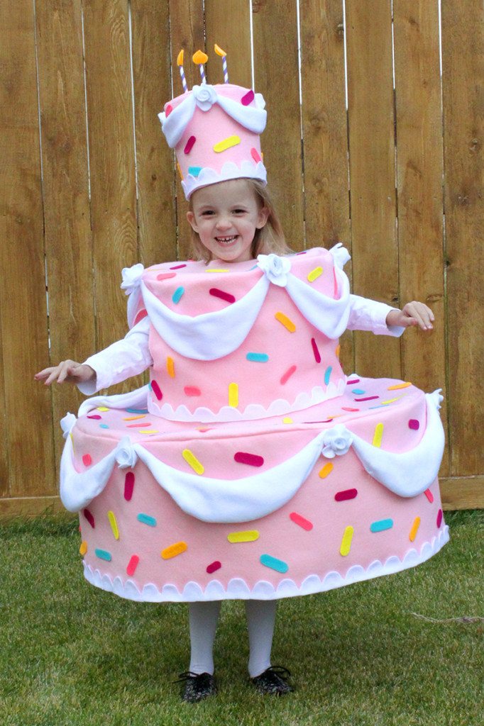 https://www.berries.com/blog/wp content/uploads///girl in cake costume x