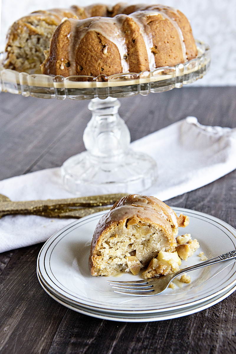 https://www.berries.com/blog/wp content/uploads///SB Apple Cake Slice