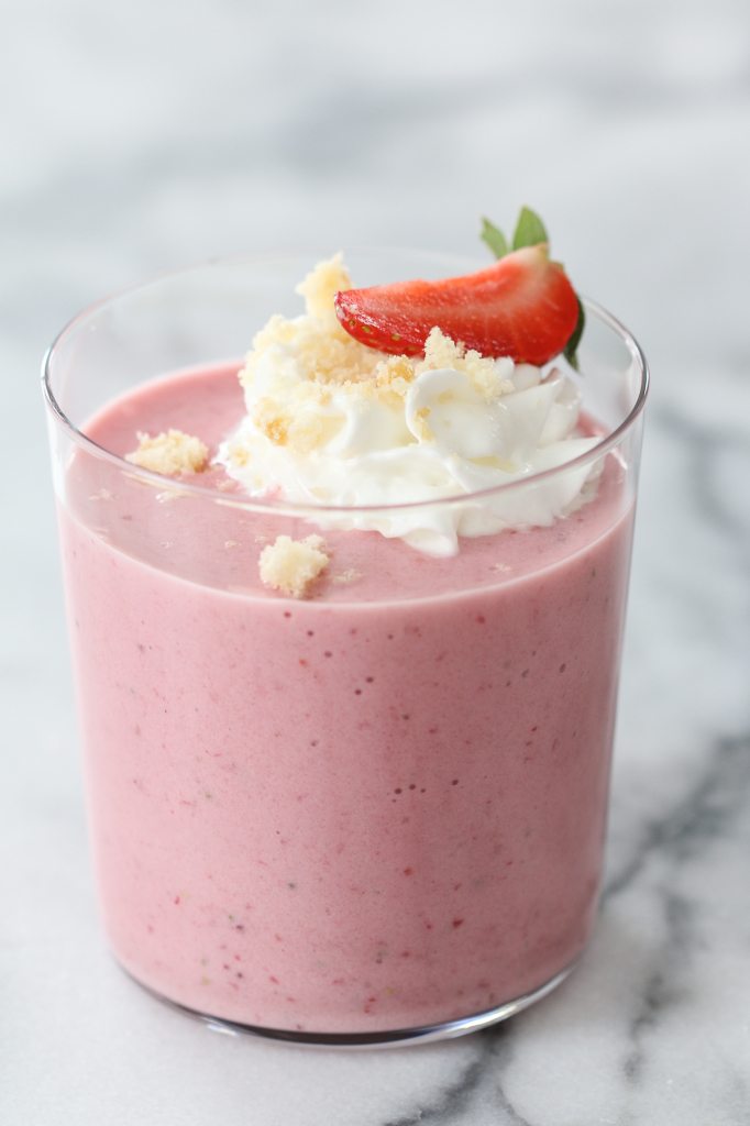 https://www.berries.com/blog/wp content/uploads///strawberry shortcake smoothie in glass x