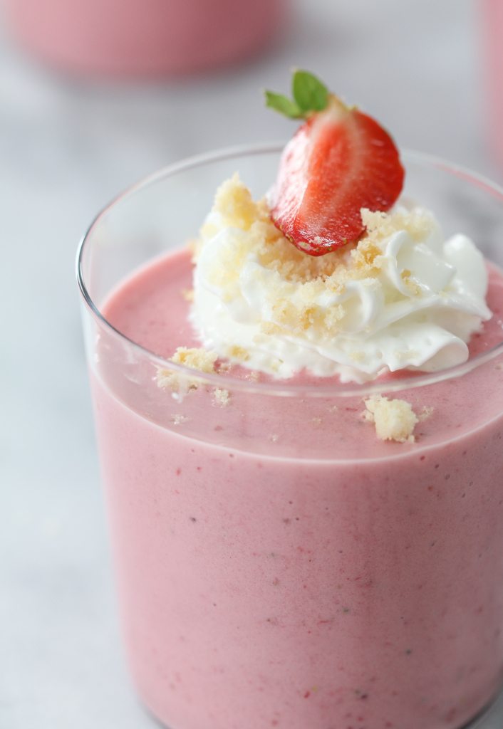 https://www.berries.com/blog/wp content/uploads///strawberry shortcake smoothie with whipped cream x