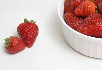 How to Clean Strawberries (So They Last Longer)! - Lexi's Clean Kitchen