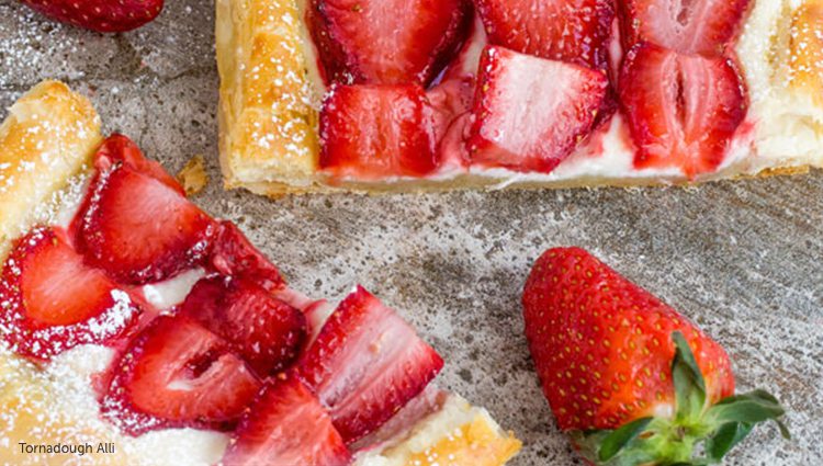 https://www.berries.com/blog/wp content/uploads///Strawberry Desserts tornadoughalli