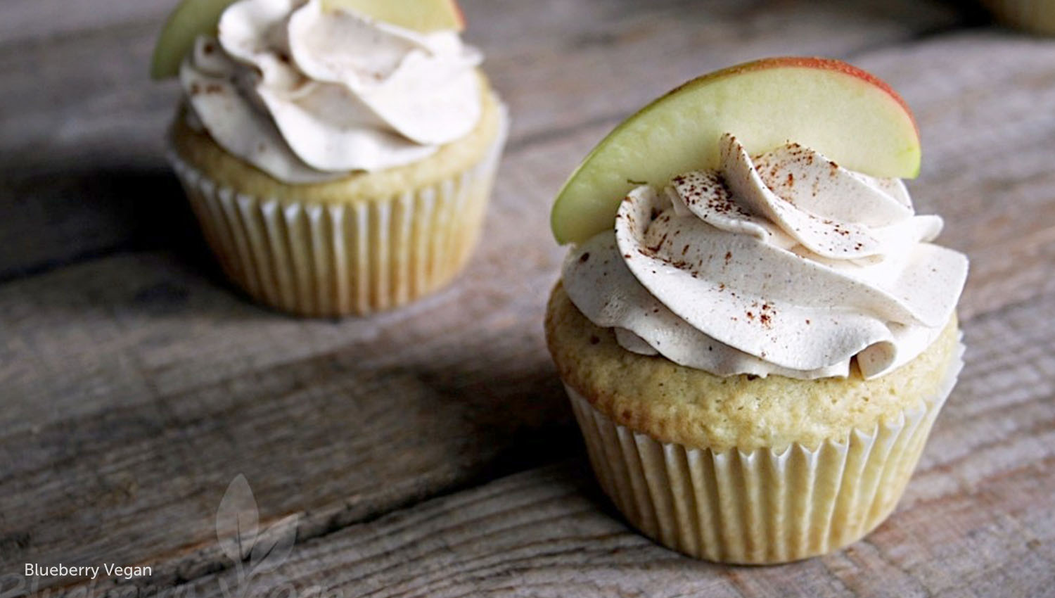 sb  thanksgiving sweet apple cinnamon cupcakes