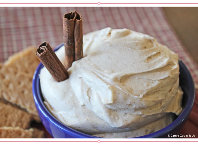 https://www.berries.com/blog/wp content/uploads///dessert dips cinnamon roll cheesecake dip