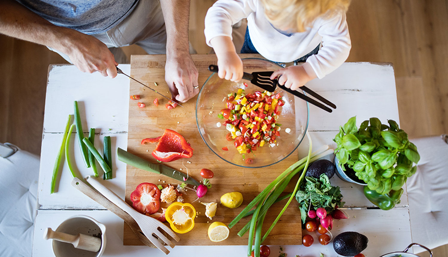 https://www.berries.com/blog/wp content/uploads///SB  Waysto Teach Kids in the Kitchen Health