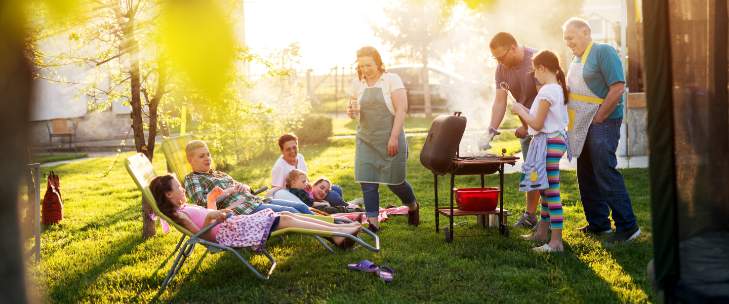 https://www.berries.com/blog/wp content/uploads///family at bbq