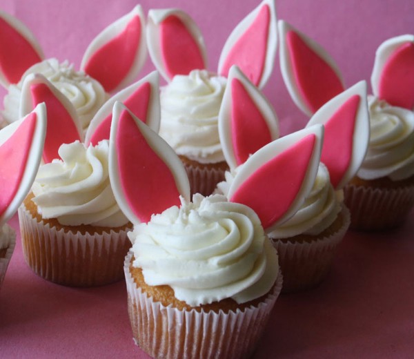 https://www.berries.com/blog/wp content/uploads///bunny ear cupcakes blog