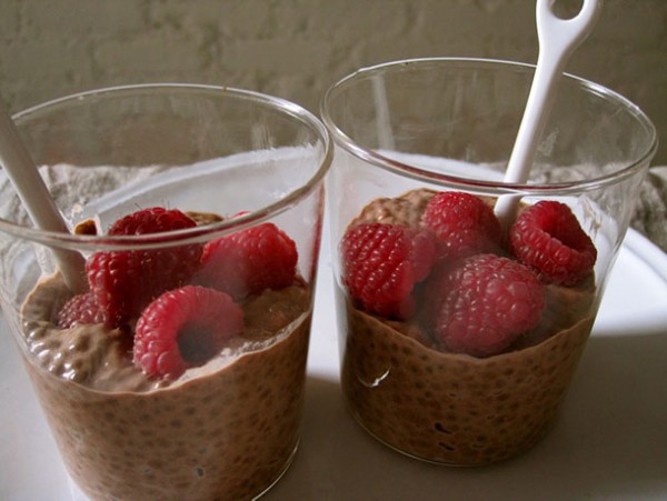 https://www.berries.com/blog/wp content/uploads///chocolate chia pudding blog