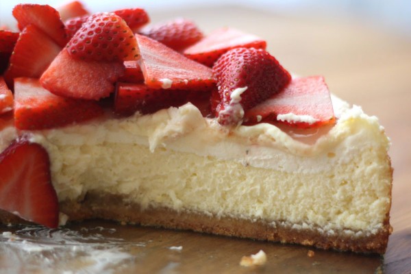 https://www.berries.com/blog/wp content/uploads///lemon cheesecake slice blog