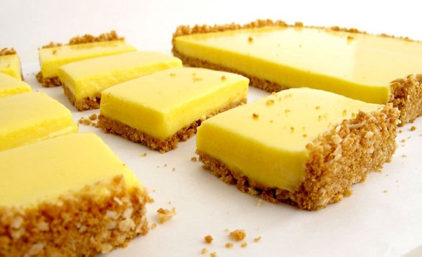 https://www.berries.com/blog/wp content/uploads///meyer lemon bars blog