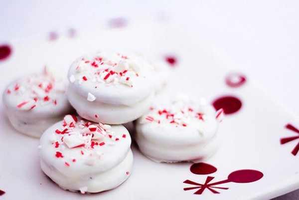 https://www.berries.com/blog/wp content/uploads///peppermint bark oreos blog