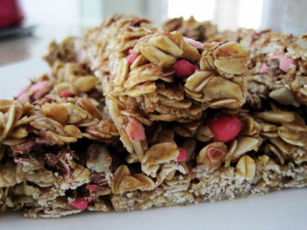 https://www.berries.com/blog/wp content/uploads///pink granola bar blog