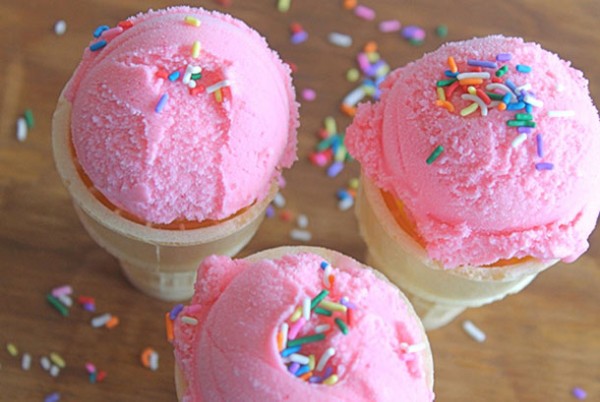 https://www.berries.com/blog/wp content/uploads///pink lemonade ice cream blog