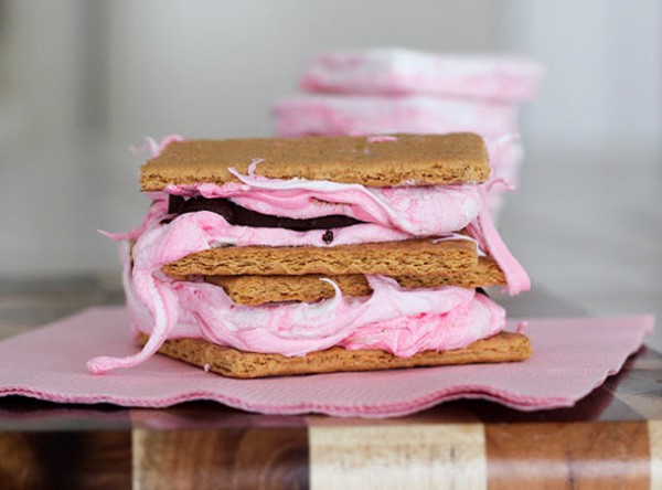 https://www.berries.com/blog/wp content/uploads///pink smores blog