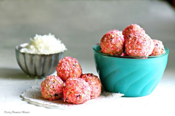 https://www.berries.com/blog/wp content/uploads///raspberry coconut snoball cookies blog