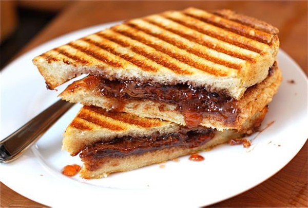 https://www.berries.com/blog/wp content/uploads///strawberry nutella panini blog