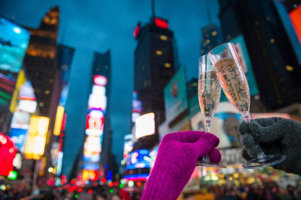 https://www.berries.com/blog/wp content/uploads///new years around the world times square x